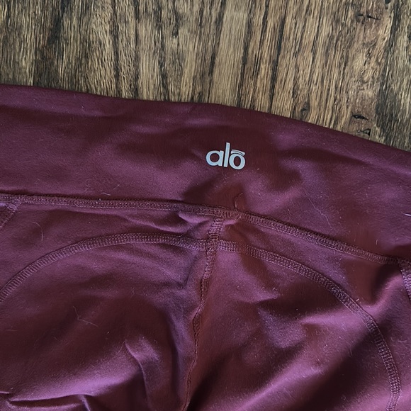 ALO Yoga Leggings - Picture 3 of 3
